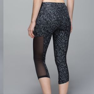 Lululemon Hot To Street Crop Biggie Brushed Animal Coal Black / Black